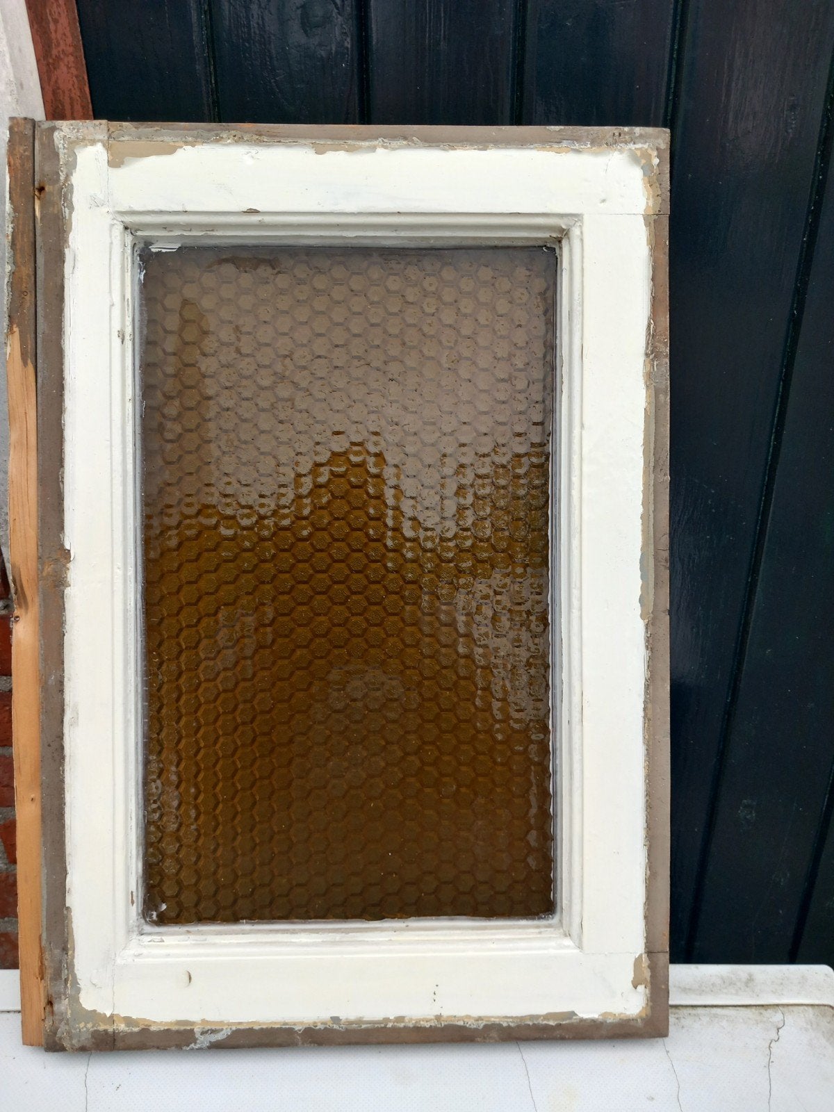 Honingraatglas uit oud huis - Uniek decoratief raam, Gevelraam of Ruit, Gebruikt, Minder dan 80 cm, Minder dan 80 cm