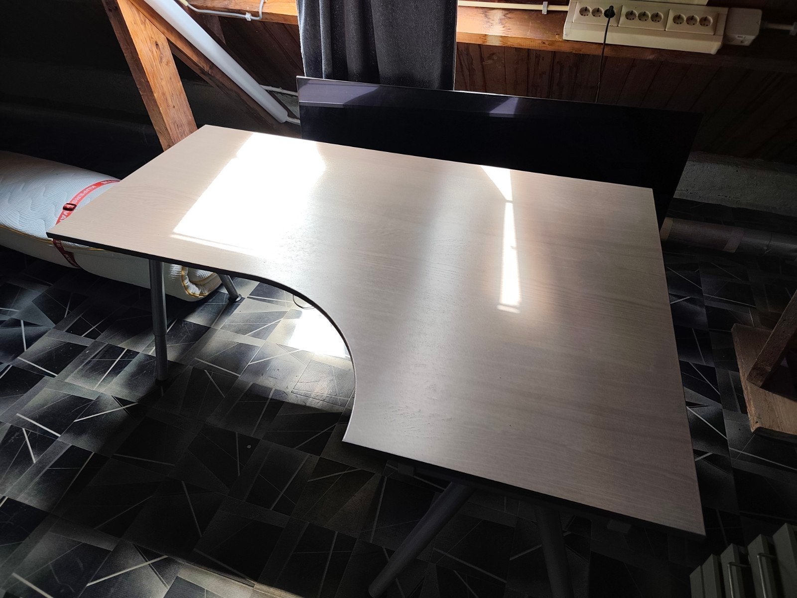 IKEA Galant Hoekbureau Grijs Houtnerf, Hoogte Verstelbaar, Huis en Inrichting, Ophalen