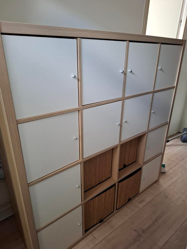 IKEA Kallax Kast met deuren en manden, Ophalen of Verzenden, Zo goed als nieuw