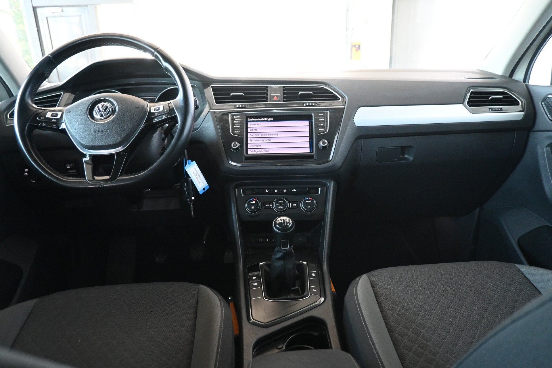 Volkswagen Tiguan 1.4 TSI Highline R-Line Clima Navigatie Ca, Voorwielaandrijving, Stof, Gebruikt, 4 cilinders