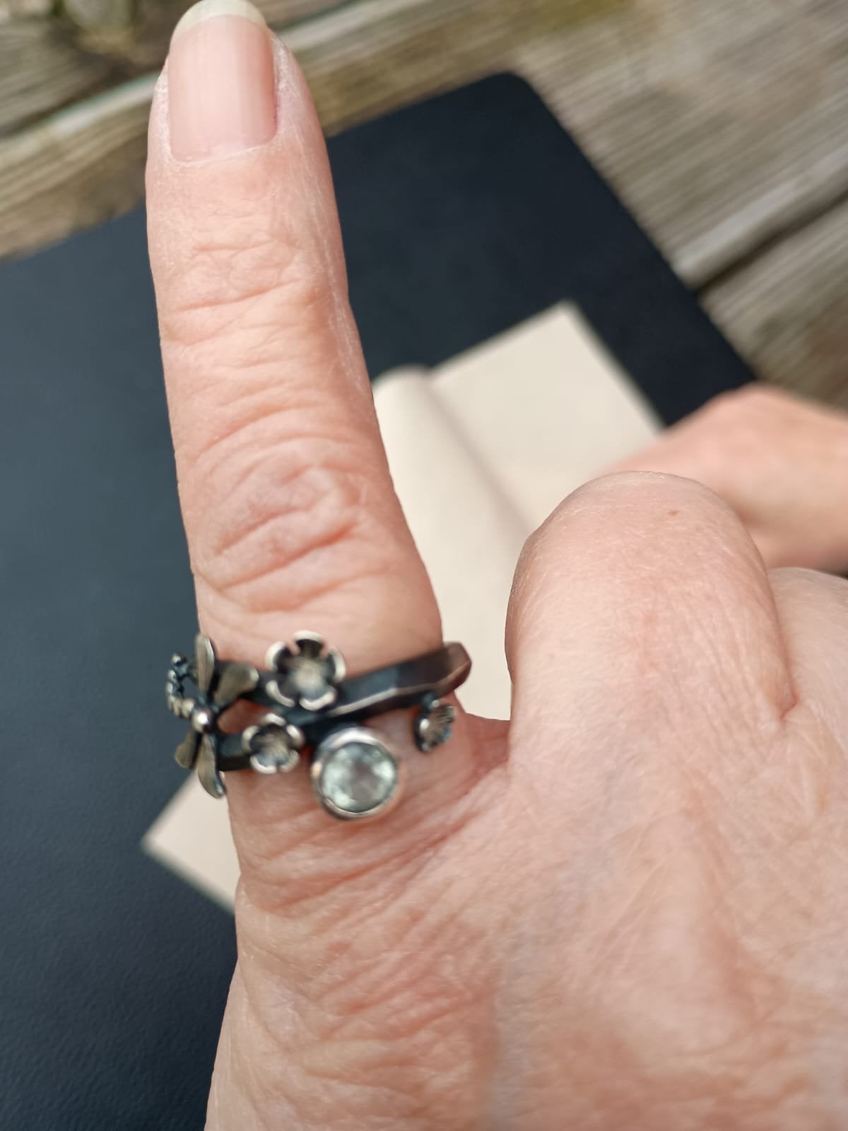 Rabinovich ring met bloemen en libelle, Gebruikt, Ophalen of Verzenden, 17 tot 18, Met edelsteen