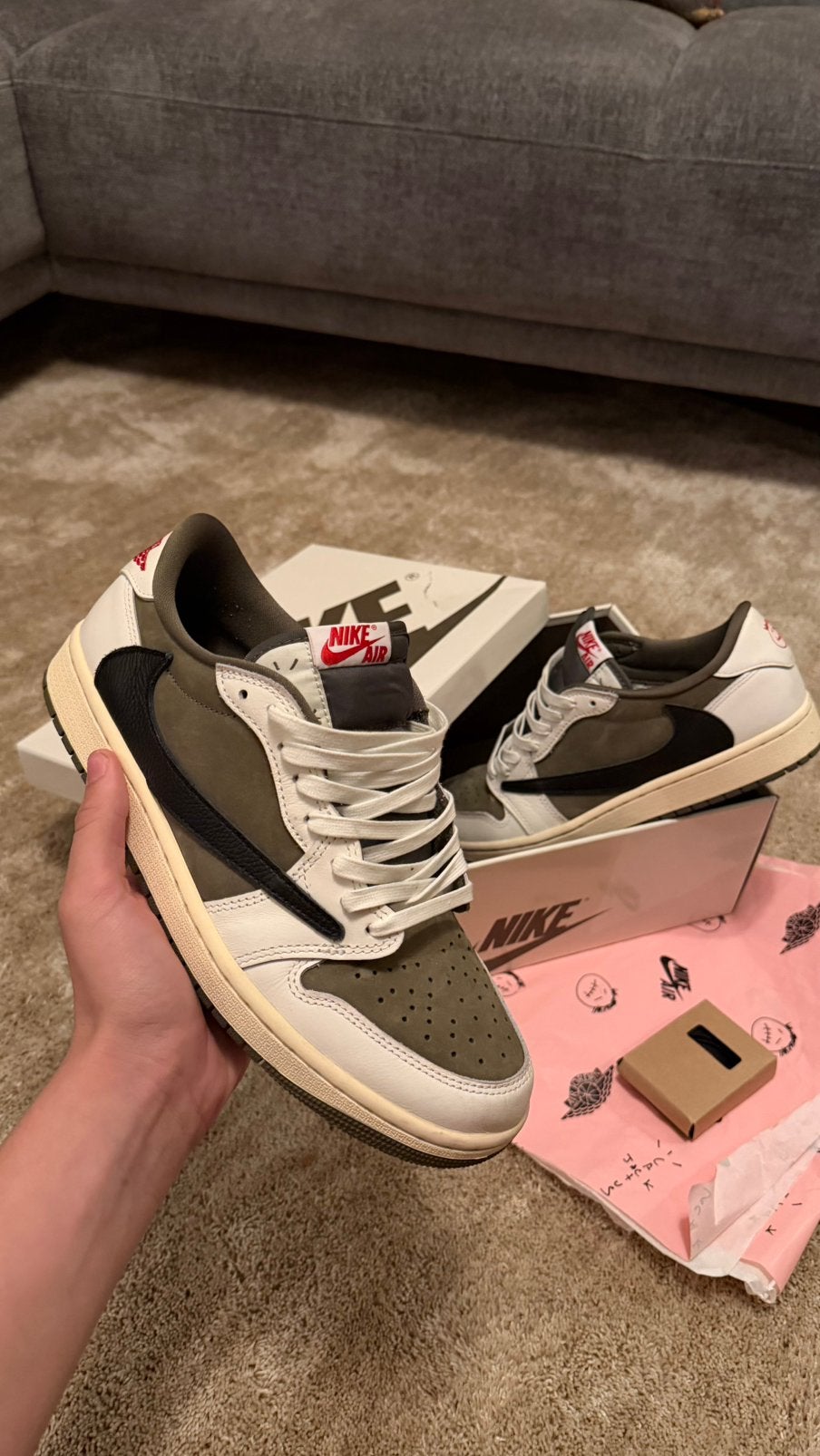 Jordan 1 Travis Scott Low - Olive Green, Overige kleuren, Ophalen of Verzenden, Sneakers of Gympen, Zo goed als nieuw