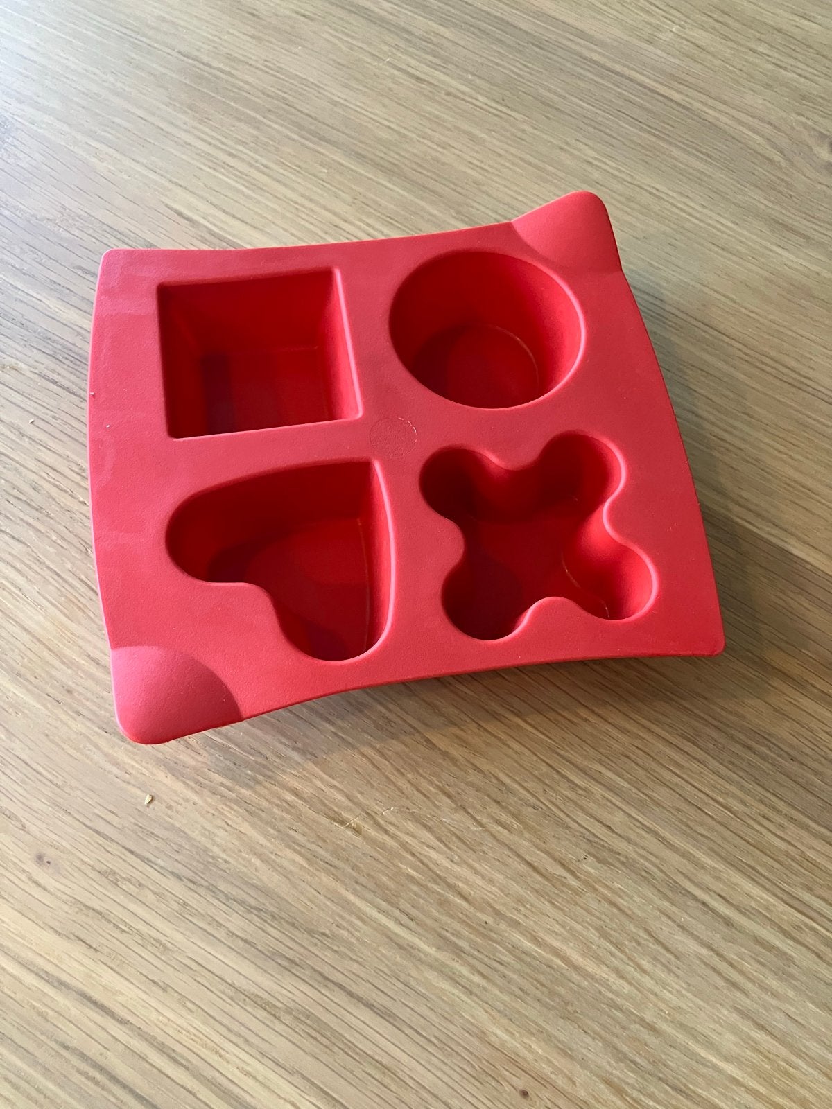 Tupperware siliconen oven bakvorm met 4 vormen, Ophalen of Verzenden, Zo goed als nieuw, Rood, Overige typen