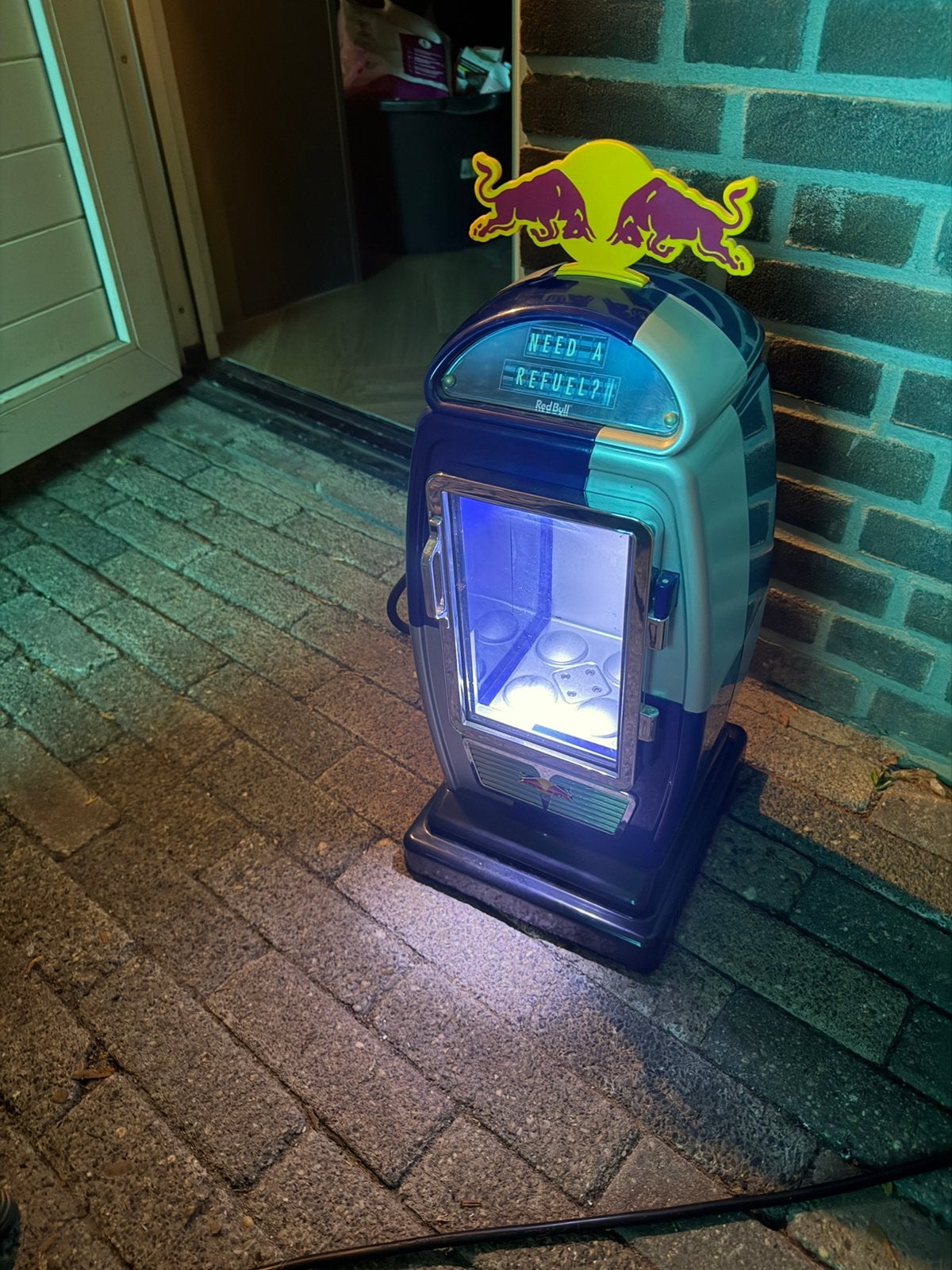 Red Bull mini koelkast benzine tank model, Zonder vriesvak, RED BULL, Mini Koelkast, Minder dan 45 cm