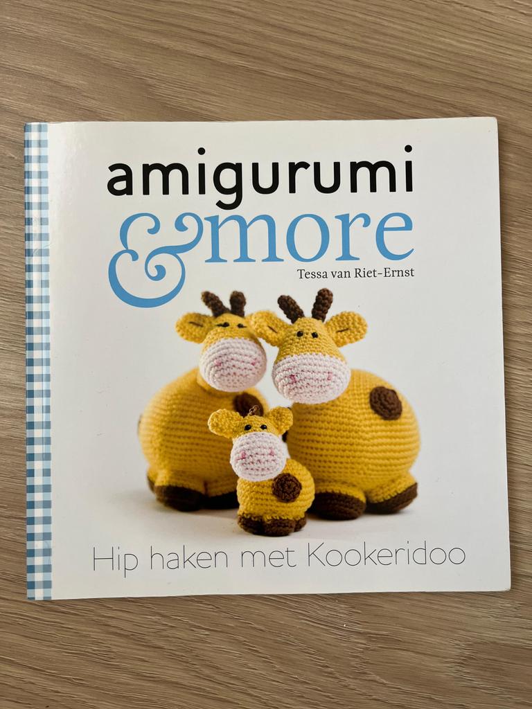 Amigurumi & More - Hip haken met Kookeridoo, Hobby en Vrije tijd, Breien en Haken, Ophalen of Verzenden, Zo goed als nieuw, Haken