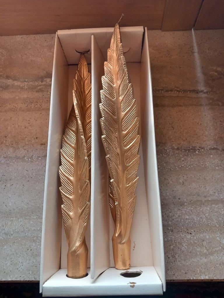 2 gouden kaarsen in veer vorm, 30 cm lang, Huis en Inrichting, Ophalen