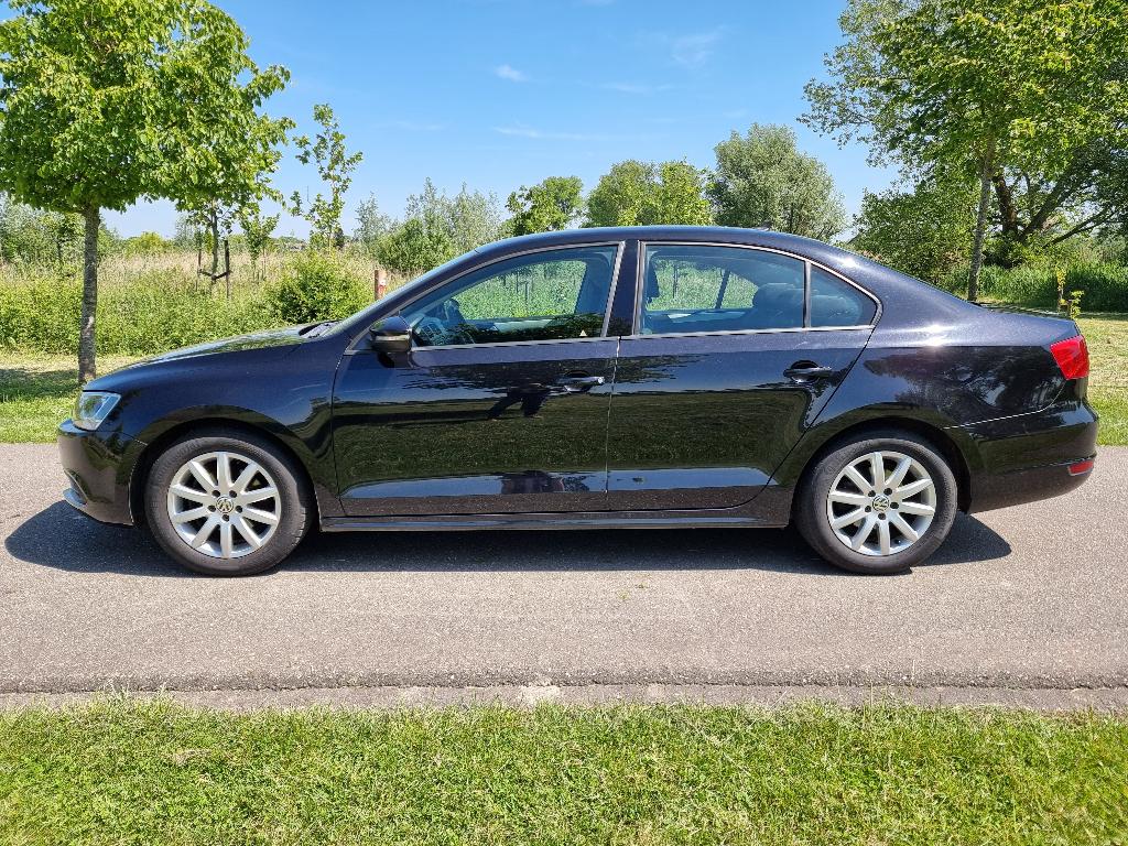 Volkswagen Jetta 1.2 TSI, Trendline, navigatie, trekhaak,NAP, Voorwielaandrijving, Euro 5, Stof, 4 cilinders