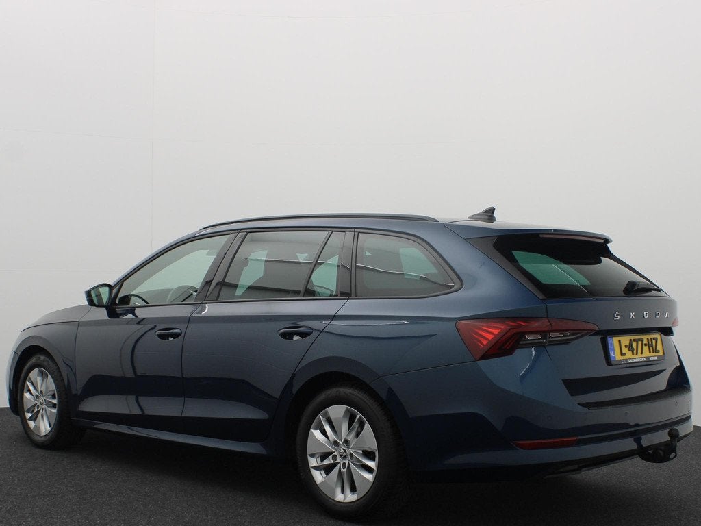 Skoda Octavia Combi 1.0 e-TSI Sport Business AUTOMAAT / SFEE, Auto's, Stof, Gebruikt, Euro 6, Blauw