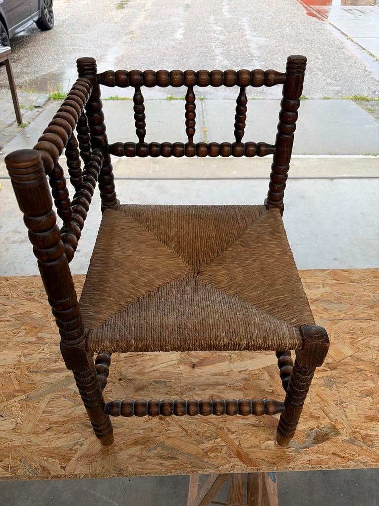 Antieke houten stoel met biezen zitting, Antiek en Kunst, Antiek | Meubels | Stoelen en Banken, Ophalen