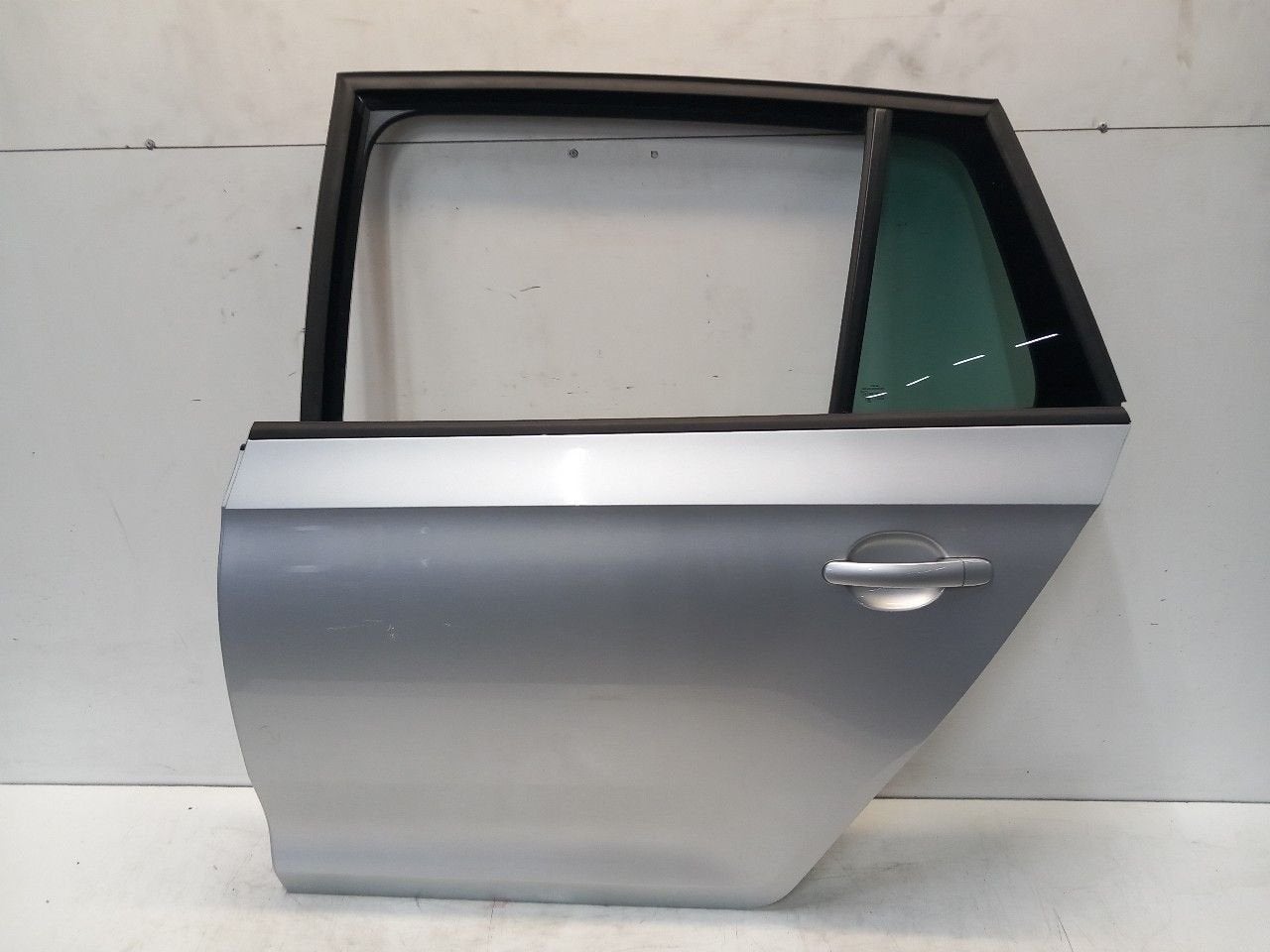 Portier links achter Skoda Rapid, Onderdelen@venauto.nl, Van der Ven Autorecycling B.V., Gebruikt, Ettenseweg 76, 4706 PB Roosendaal, The Netherlands
