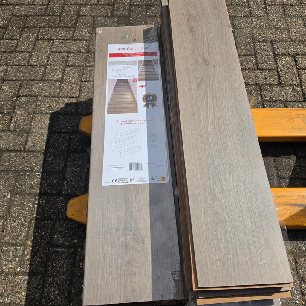 Laminaat overzettreden grijs eiken 24 stuks met stootborden, Ophalen, Kunststof, 50 tot 150 cm, Nieuw