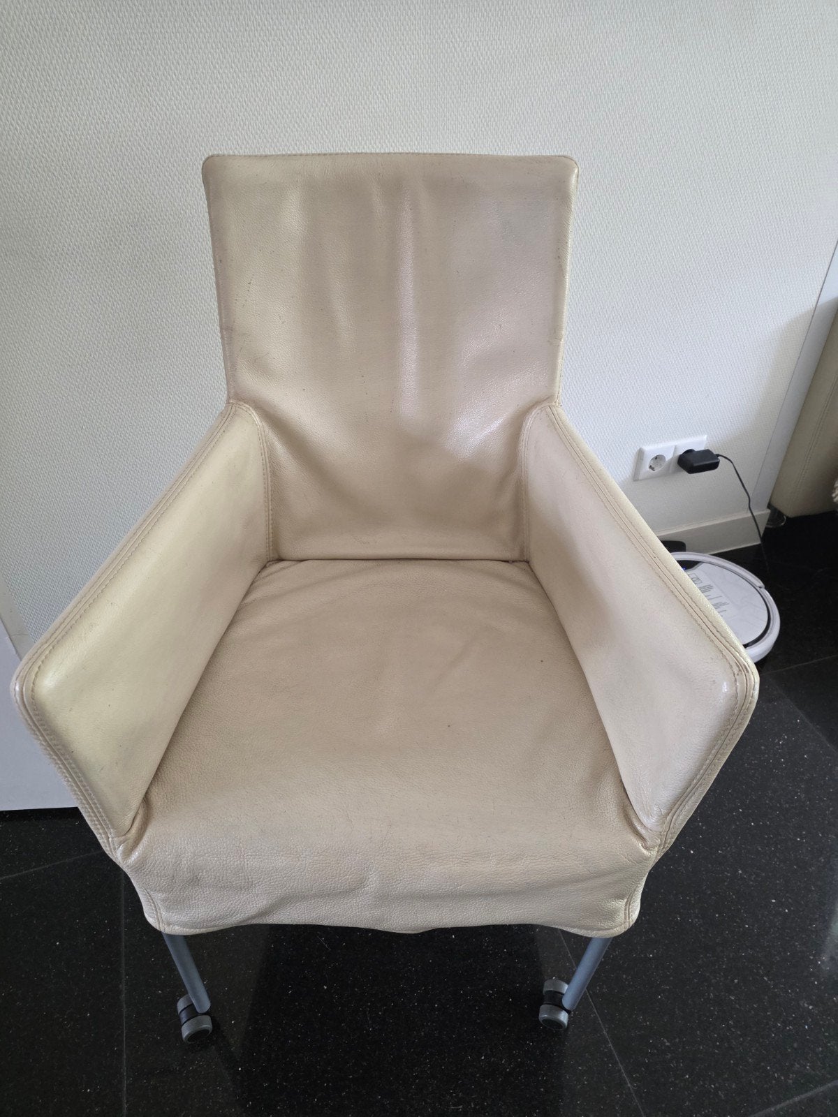 Gratis Leren eetstoelen 7 stoelen,, Ophalen of Verzenden, Gebruikt, 50 tot 75 cm