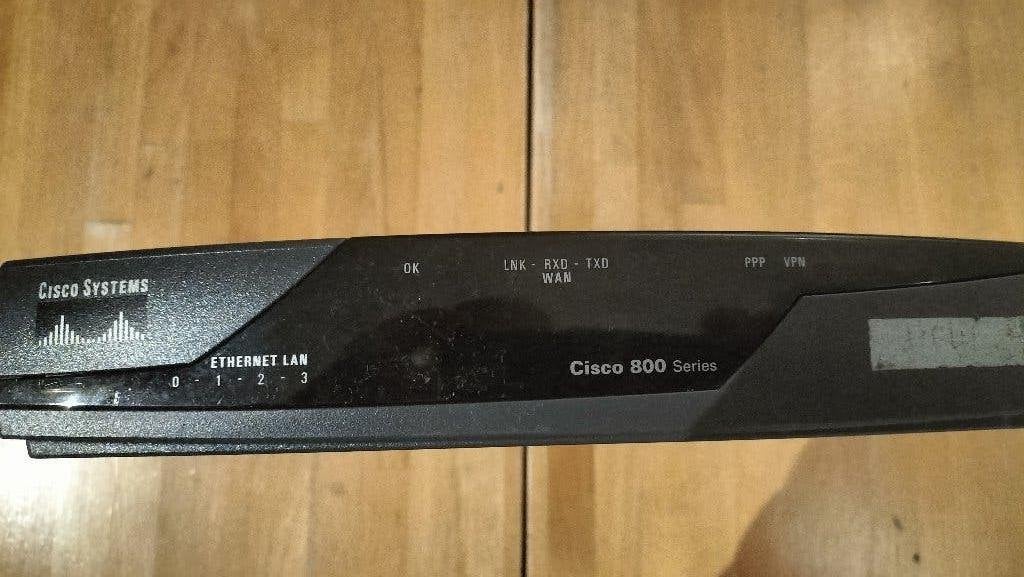 Cisco 871 Router, Computers en Software, Ophalen of Verzenden, Gebruikt, Router, Cisco