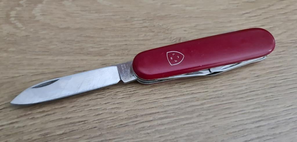 Vintage Victorinox Officier Suisse Zakmes - Rood, Antiek en Kunst, Antiek | Gereedschap en Instrumenten, Ophalen of Verzenden