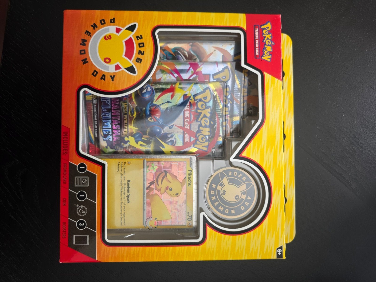 Pokémon Day 2026 Collectie Box - Pikachu & Boosters, Ophalen of Verzenden