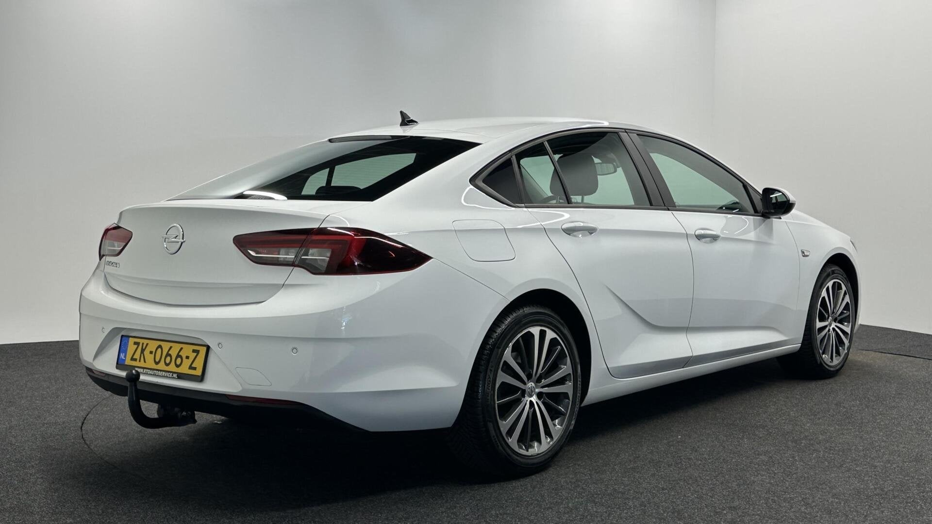 Opel Insignia Grand Sport 1.5 Turbo Edition TREKHAAK ECC NAV, Voorwielaandrijving, Stof, Gebruikt, 4 cilinders