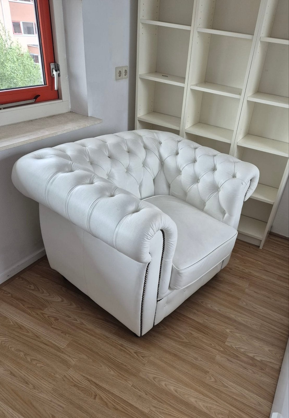 Witte Chesterfield fauteuil, Huis en Inrichting, Fauteuils, Ophalen, Gebruikt, 75 tot 100 cm, Leer