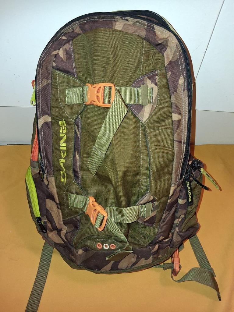 Dakine rugzak camouflage - Ideaal voor dagelijks gebruik, Dakine, Gebruikt, Verzenden, 25 tot 40 cm