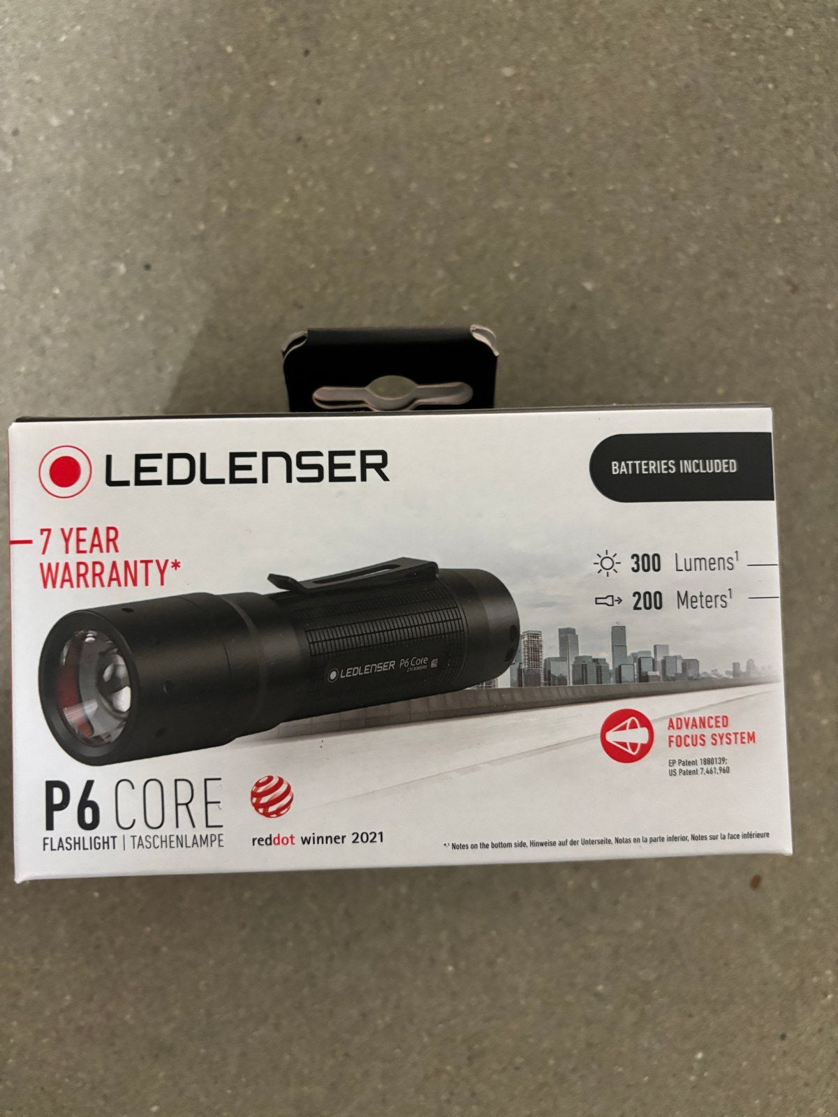 Ledlenser P6 Core Zaklamp - 300 Lumen, Nieuw in Doos, Ophalen of Verzenden, Nieuw, Batterij