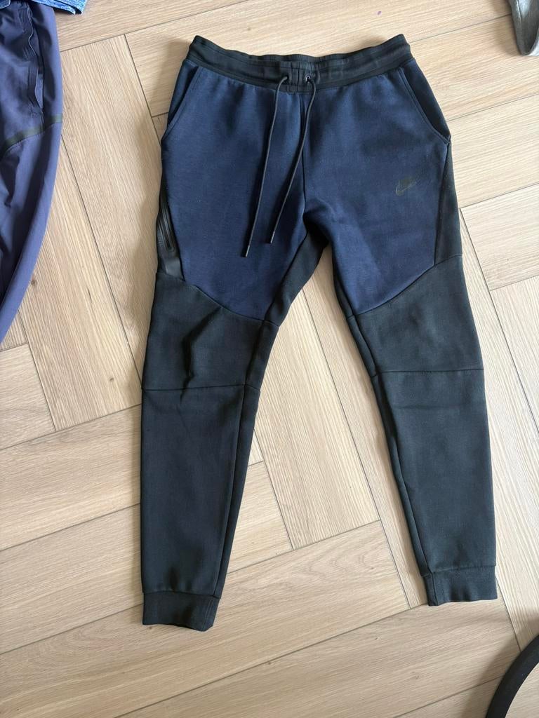 Nike tech broek maat s, Ophalen of Verzenden, Zo goed als nieuw, Grijs