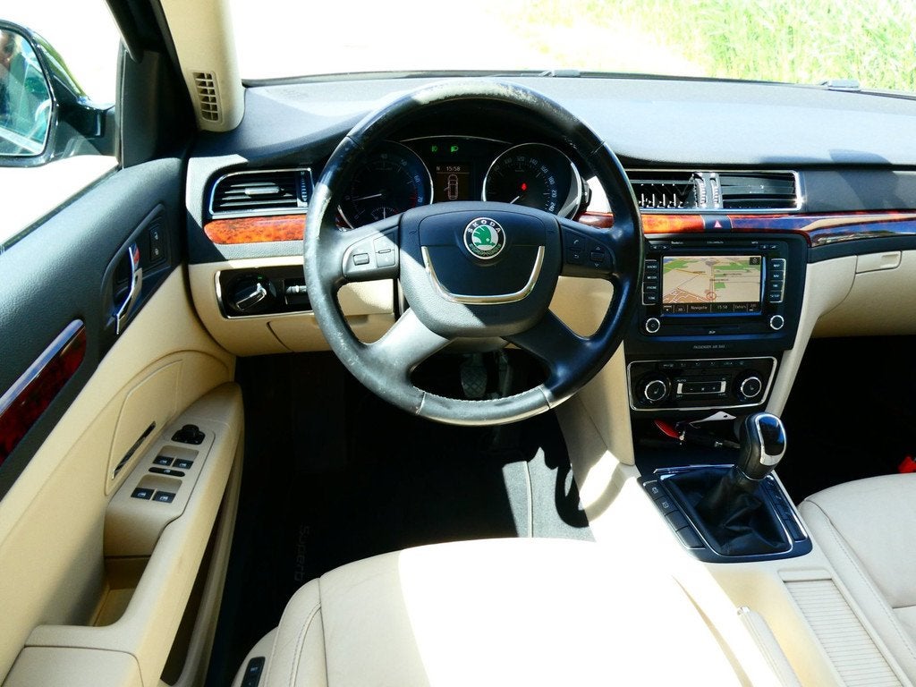 Skoda Superb Combi 1.8 TSI 161pk Elegance Leder Navi Trekhaa, Auto's, Skoda, Voorwielaandrijving, Euro 5, Gebruikt, Beige
