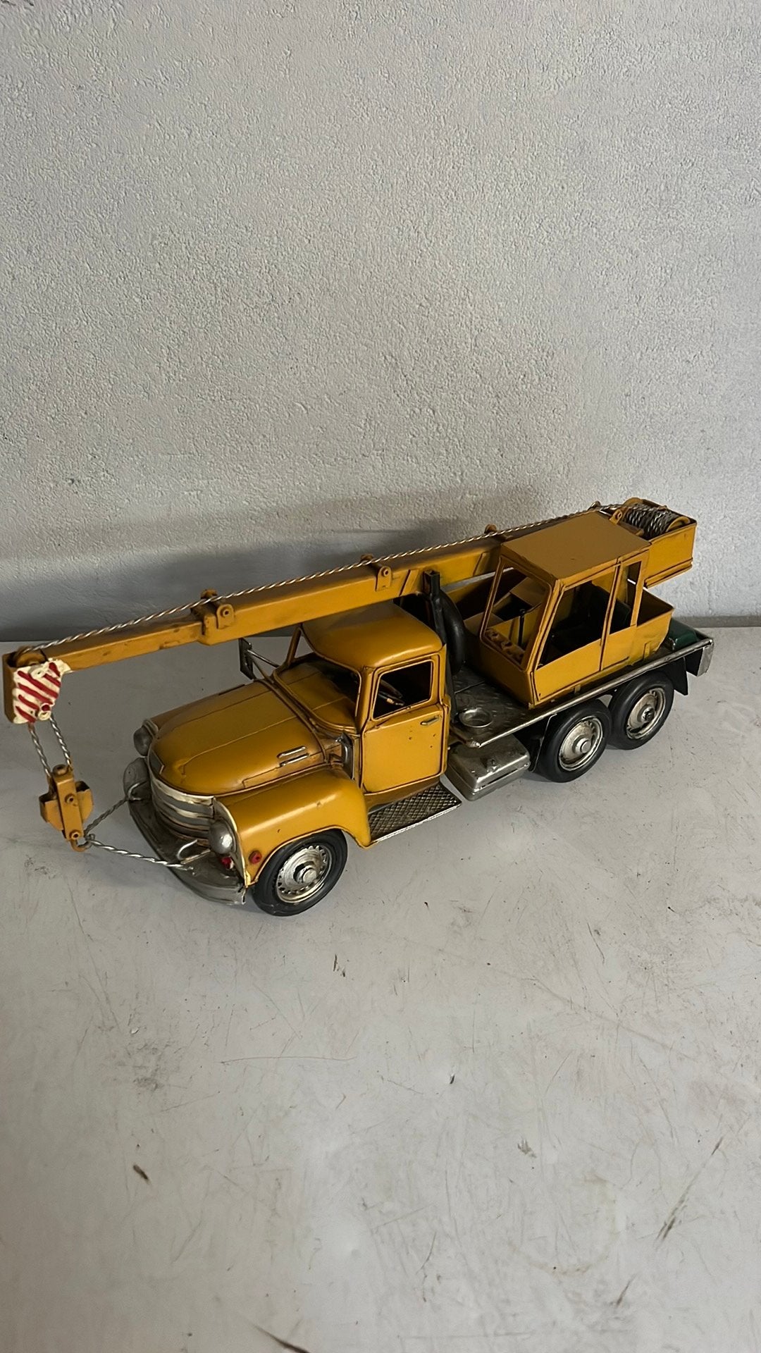 kraanwagen - vintage - groot - blikken auto - blik - geel, Ophalen of Verzenden, Zo goed als nieuw, Auto