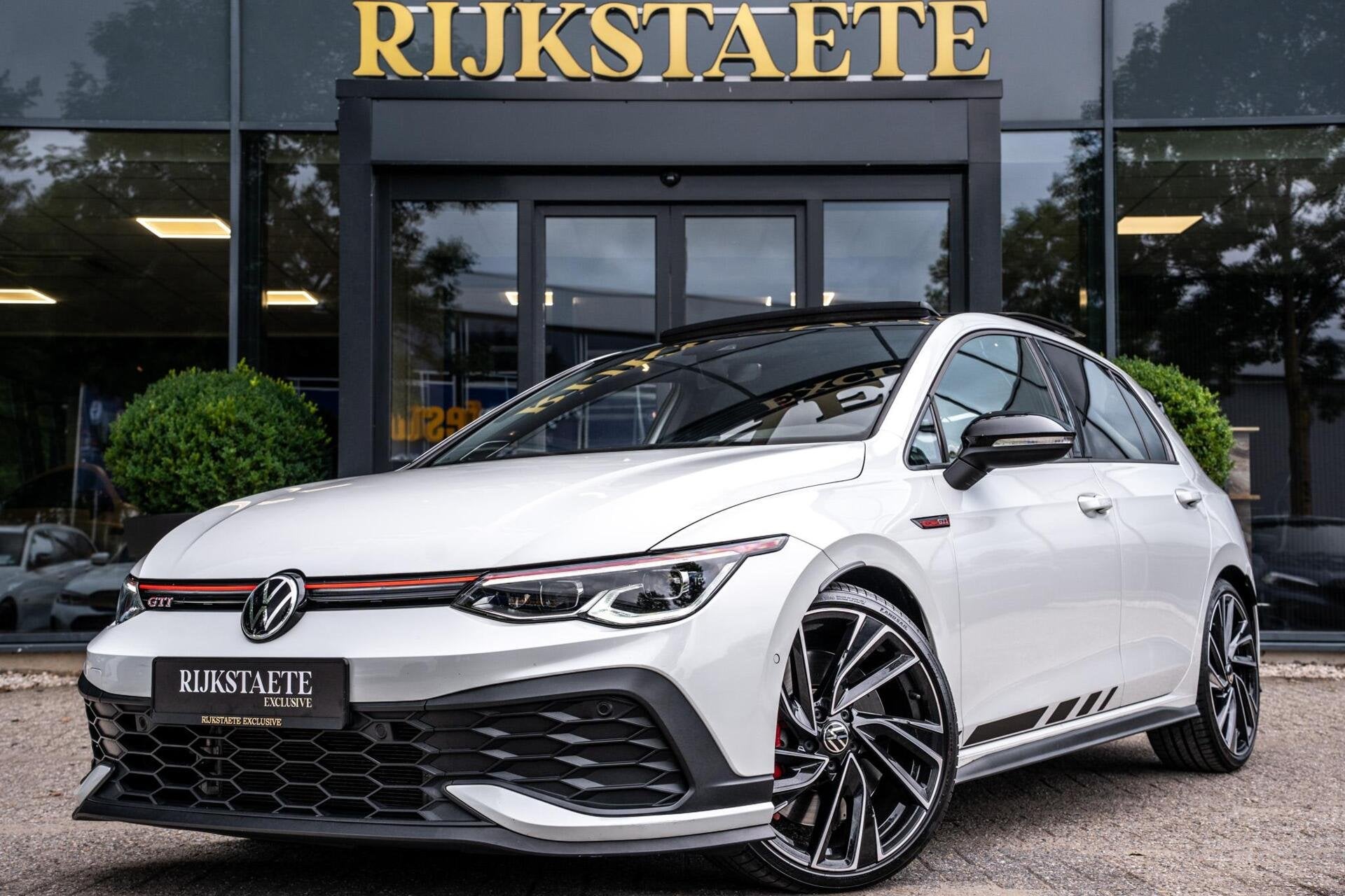 Volkswagen Golf 2.0 TSI GTI CLUBSPORT|PANO|ACC|H&K|NÜRBURG, Gebruikt, 4 cilinders, 1984 cc, Wit