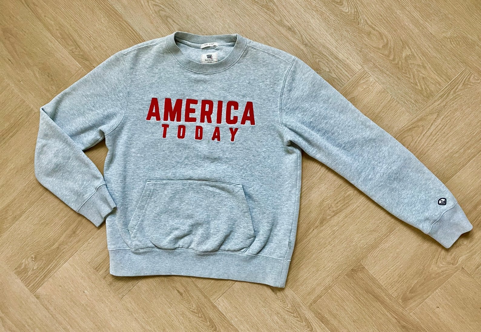 America Today sweater grijs met rode opdruk maat 140, Kinderen en Baby's, Kinderkleding | Maat 140, Verzenden, Zo goed als nieuw