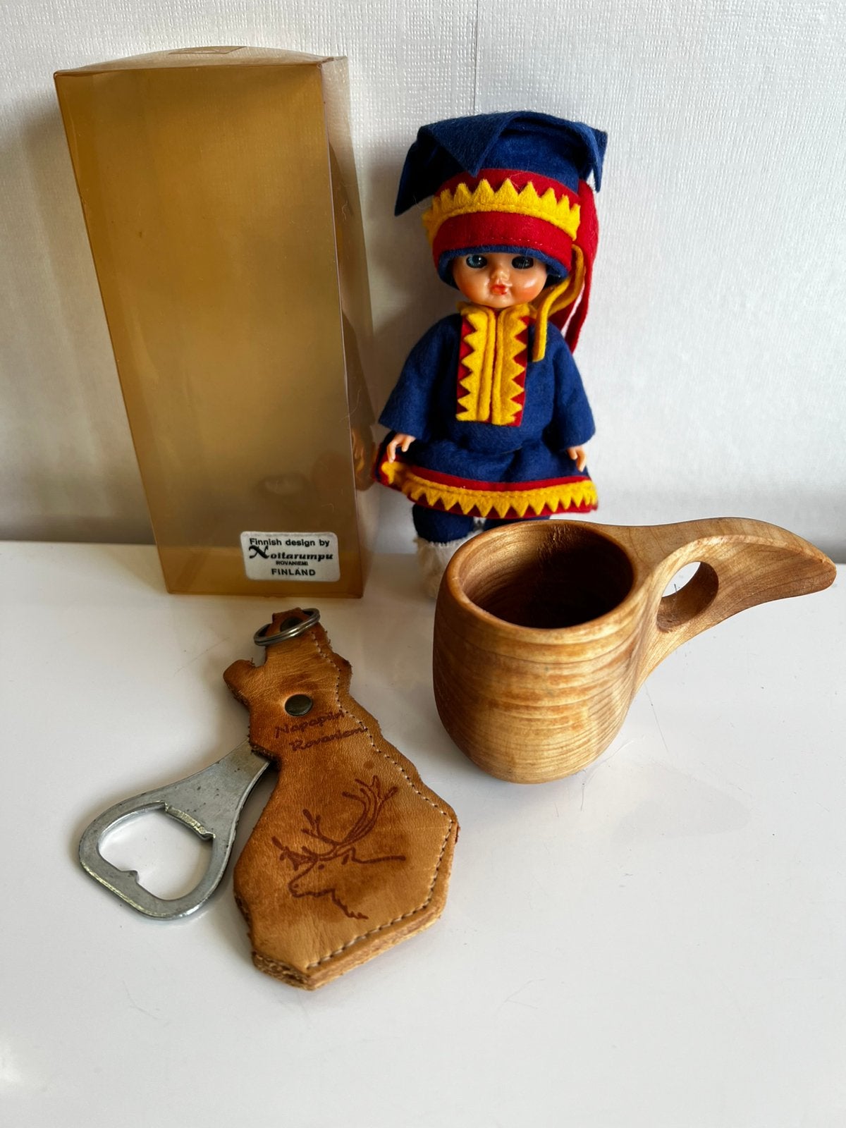 Vintage Fins Noitarumpu Klederdracht Sami Berkenhout Beker, Ophalen of Verzenden, Overige typen