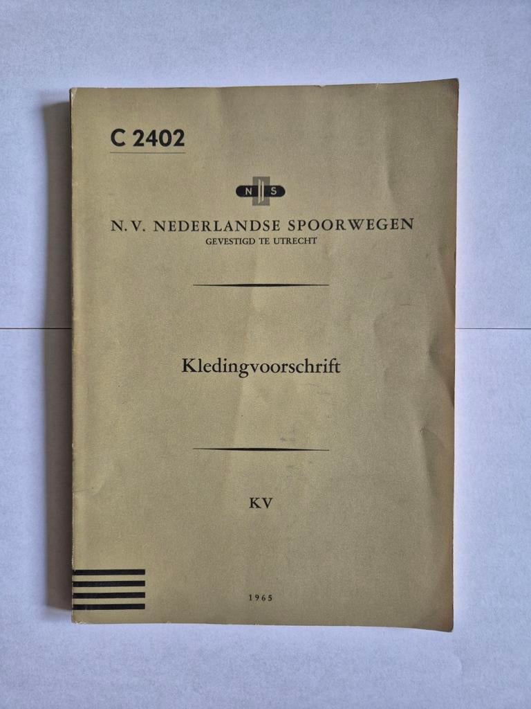 NS Kledingvoorschrift KV 1965 Nederlandse Spoorwegen, Verzamelen, Spoorwegen en Tramwegen, Ophalen of Verzenden, Gebruikt, Trein