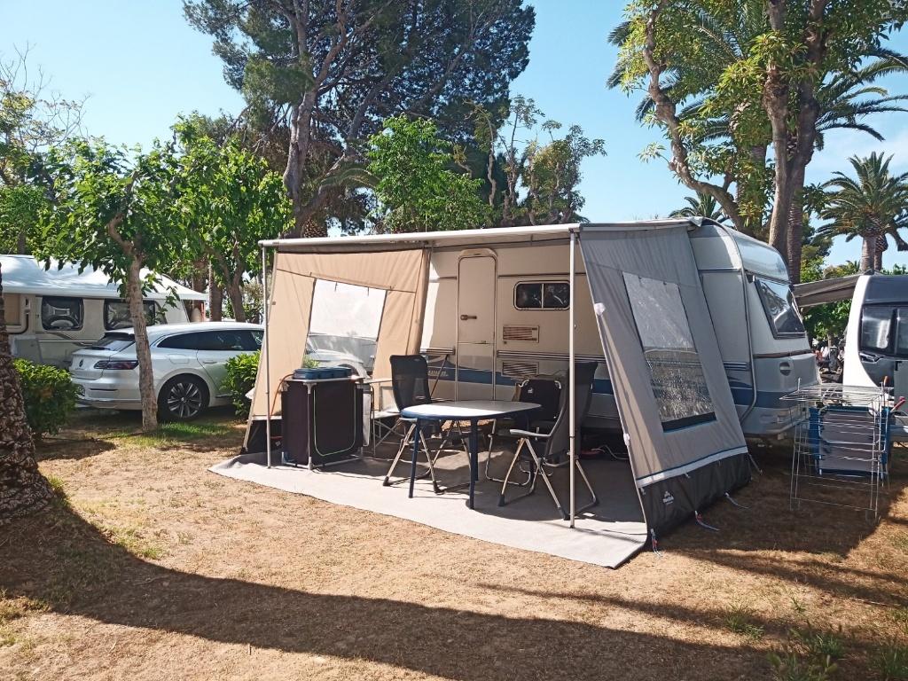 Caravan te huur Spanje regio Tarragona - Montroig, Vast bed, Koelkast, Bedrijf, Tot en met 4
