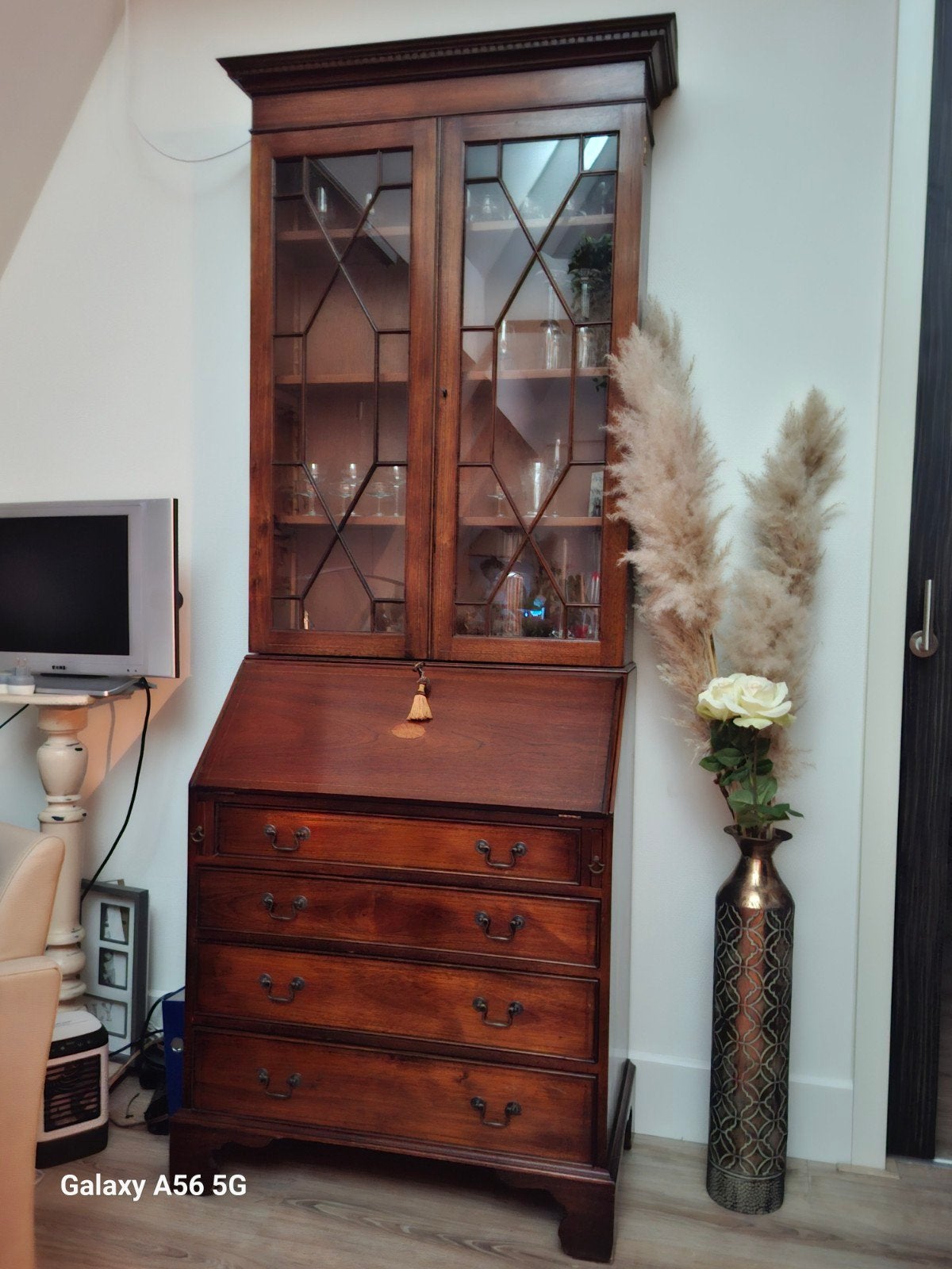 Prachtige secretair, Ophalen