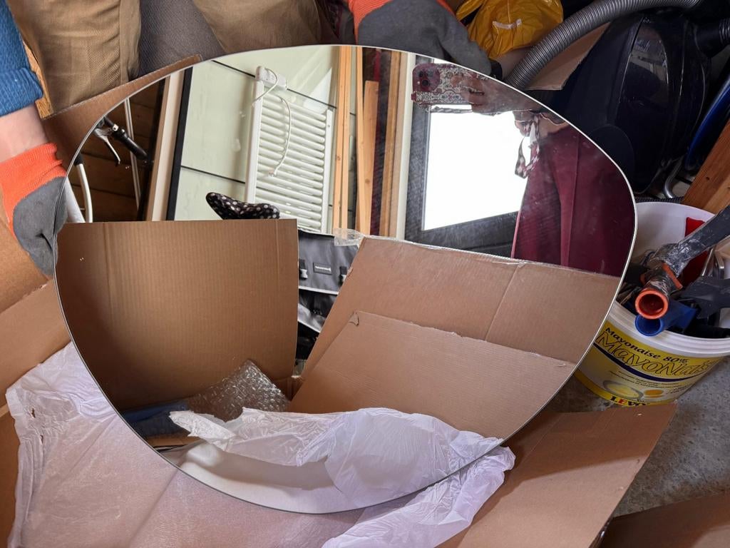 Ovale spiegel - Zo goed als nieuw met klein defect, Huis en Inrichting, Woonaccessoires | Spiegels, Ophalen, Zo goed als nieuw