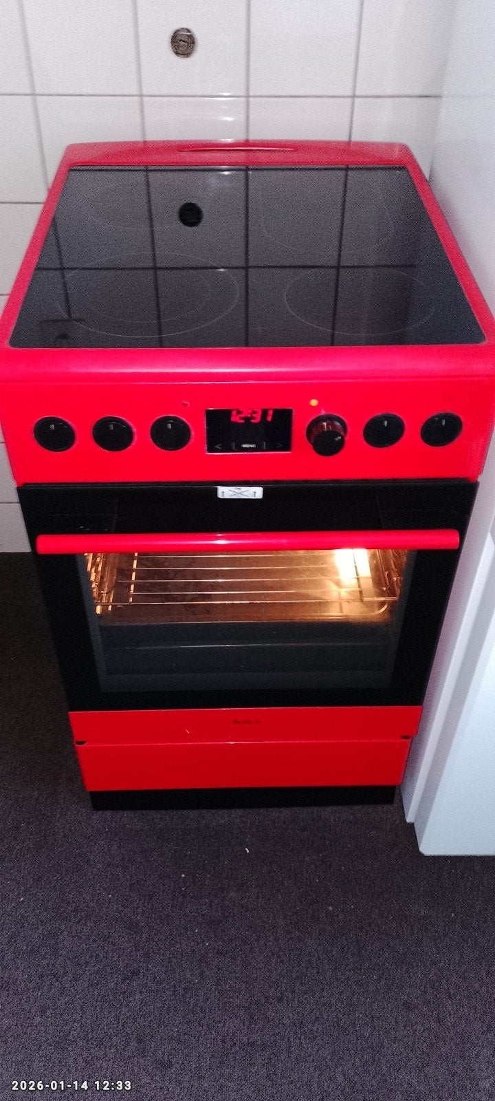 Rood Vrijstaand Keramisch Fornuis met Oven, Ophalen, 60 cm of meer, Keramisch, 4 kookzones