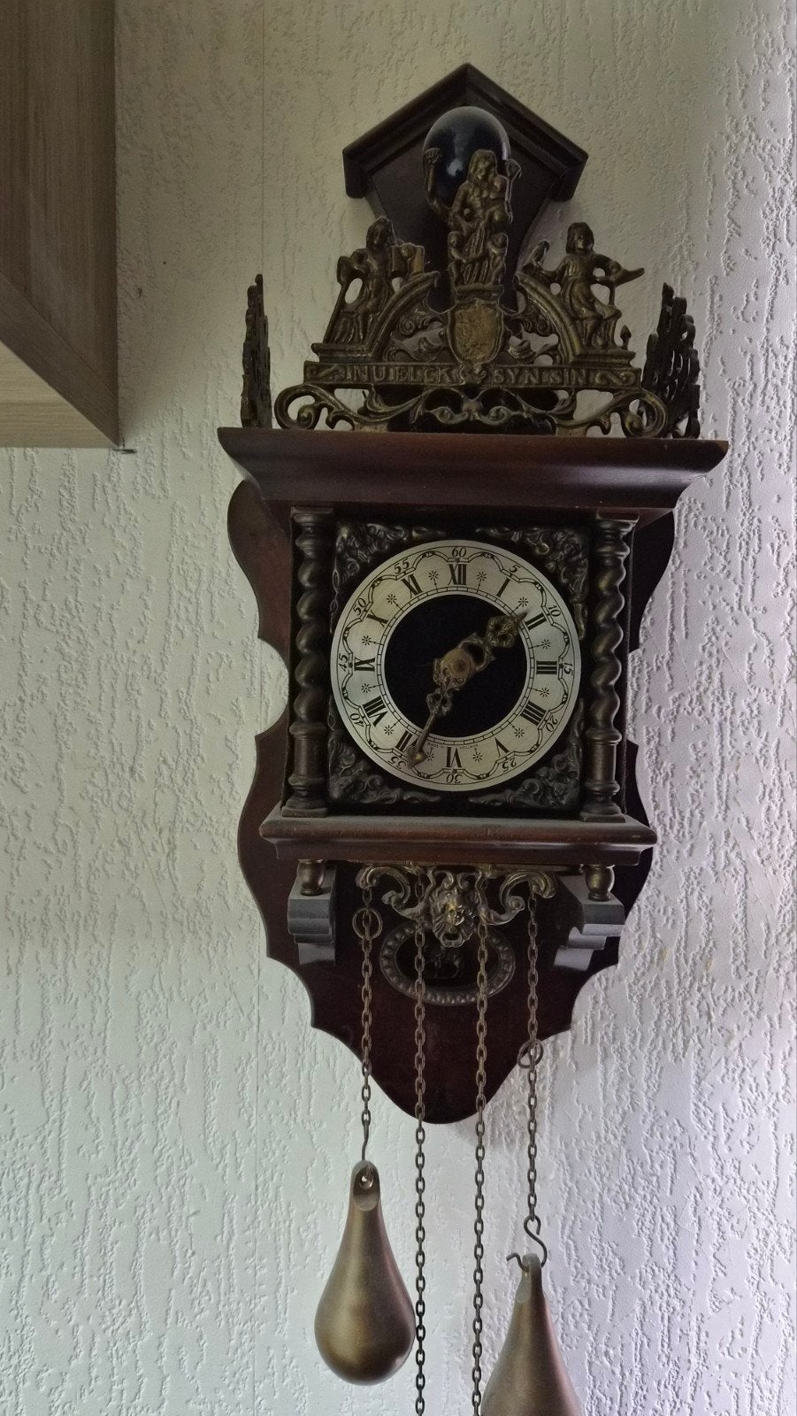 Antieke Friese Staartklok met Atlas en ornamenten, Antiek en Kunst, Ophalen