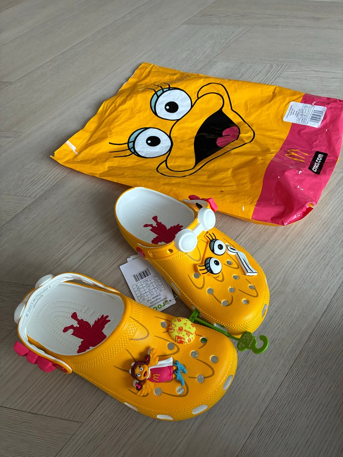 Nieuwe McDonald's x Crocs Birdie Clogs Maat 39-40, Ophalen of Verzenden, Nieuw, Geel, Slippers