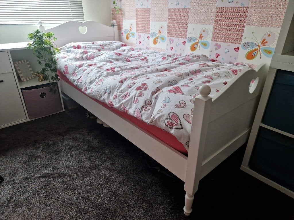 Hartjesbed Emma met bijbehorend nachtkastje, Ophalen, Gebruikt, 90 cm, Eenpersoons