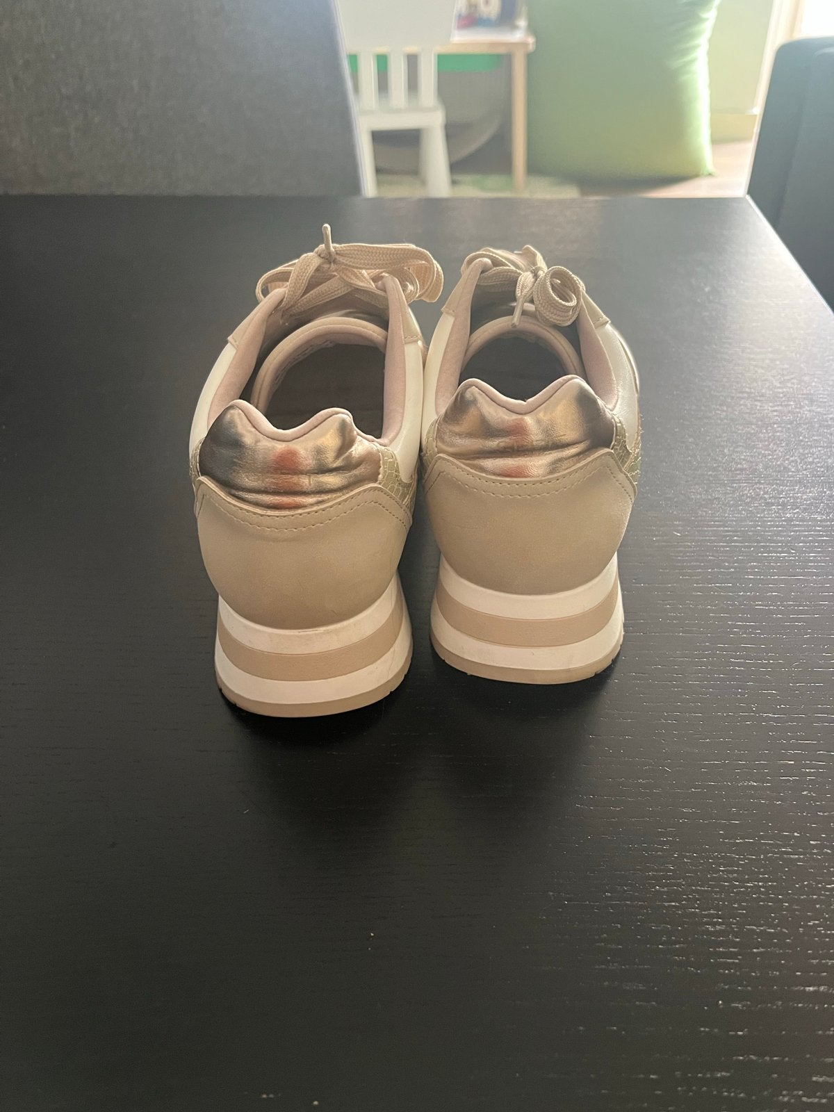 Esprit sneakers, zo goed als nieuw, Kleding | Dames, Schoenen, Ophalen of Verzenden, Zo goed als nieuw, Beige, Sneakers of Gympen