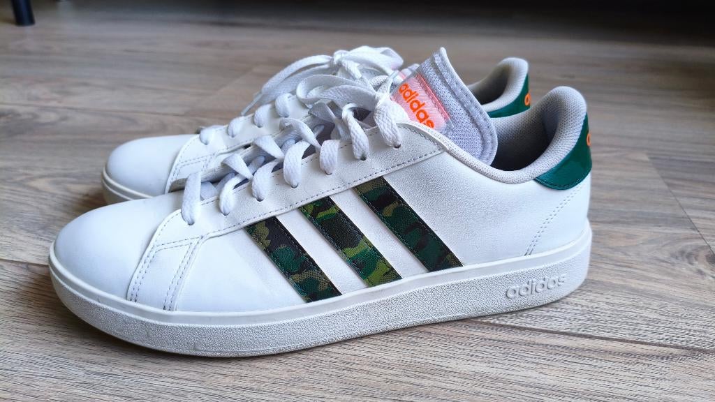 Adidas sneakers, witte met camouflage strepen, Ophalen, Wit, Adidas, Sneakers of Gympen