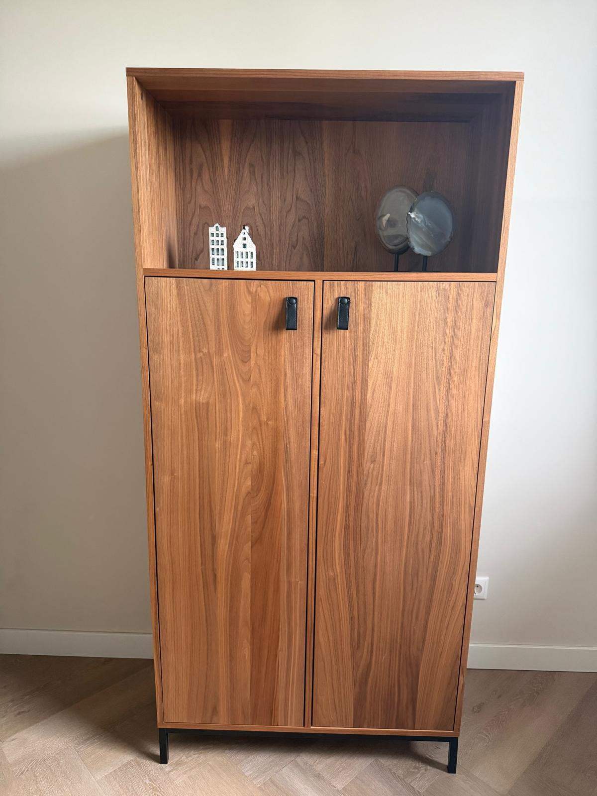 Vtwonen Bookazine Kast Van Noten Hout - 81x35x173cm., Ophalen, Zo goed als nieuw, 150 tot 200 cm, 25 tot 50 cm