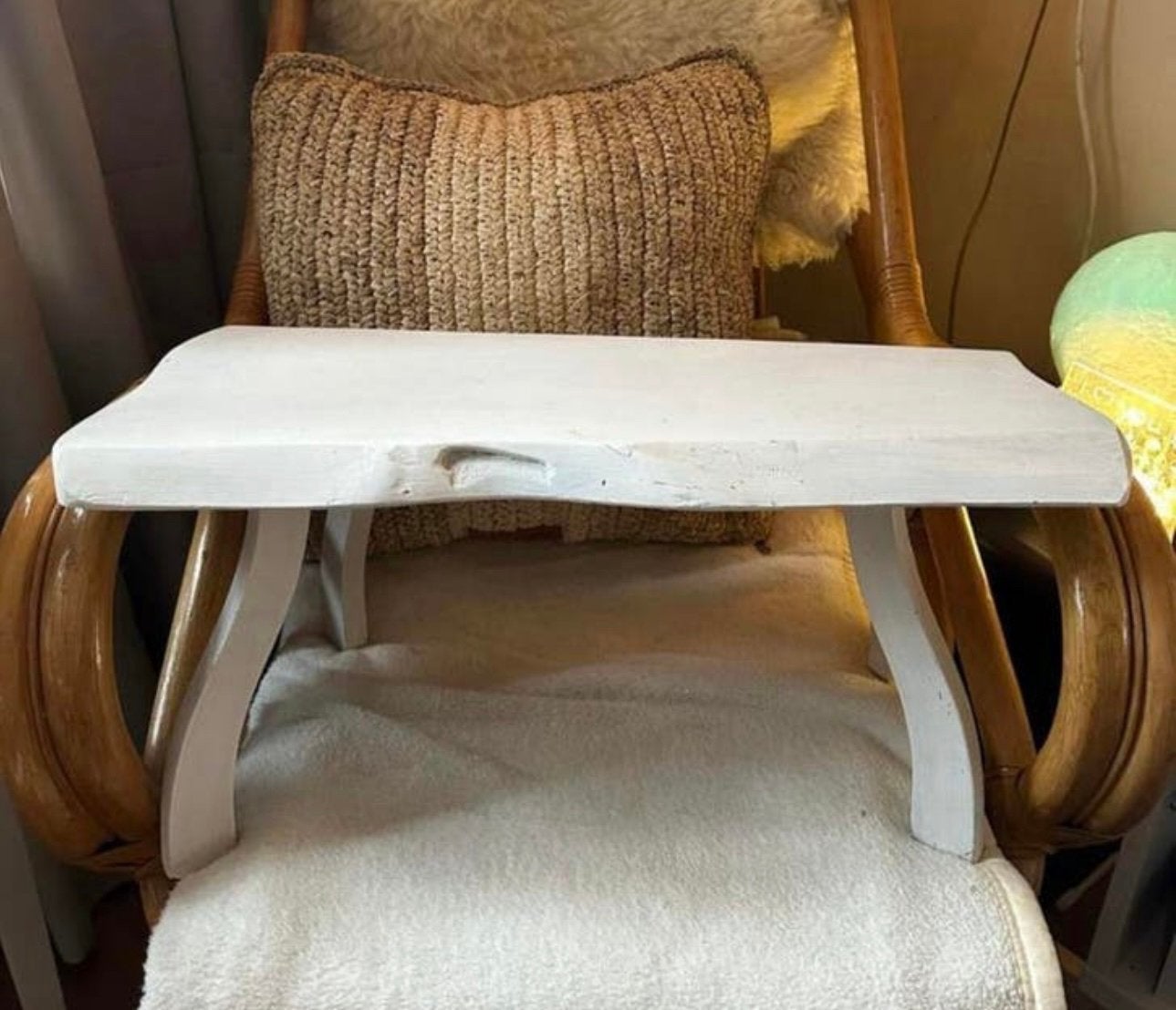 Charmant, handgemaakt wit brocante krukje, Ophalen of Verzenden, Zo goed als nieuw, Hout