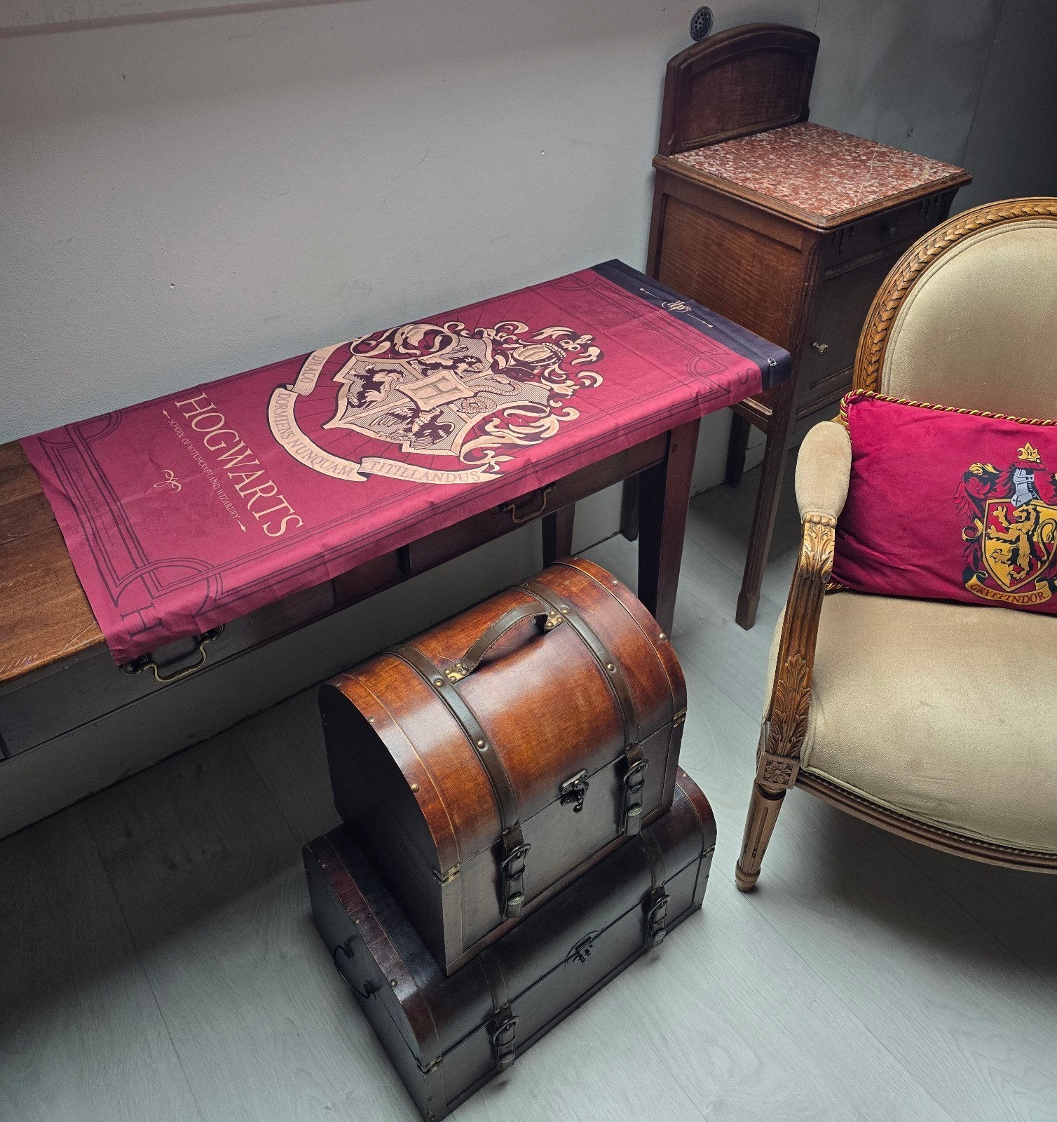 Harry Potter: Hogwarts wandkleed & Gryffindor kussen, Ophalen of Verzenden, Gebruikt, Rood, Textiel
