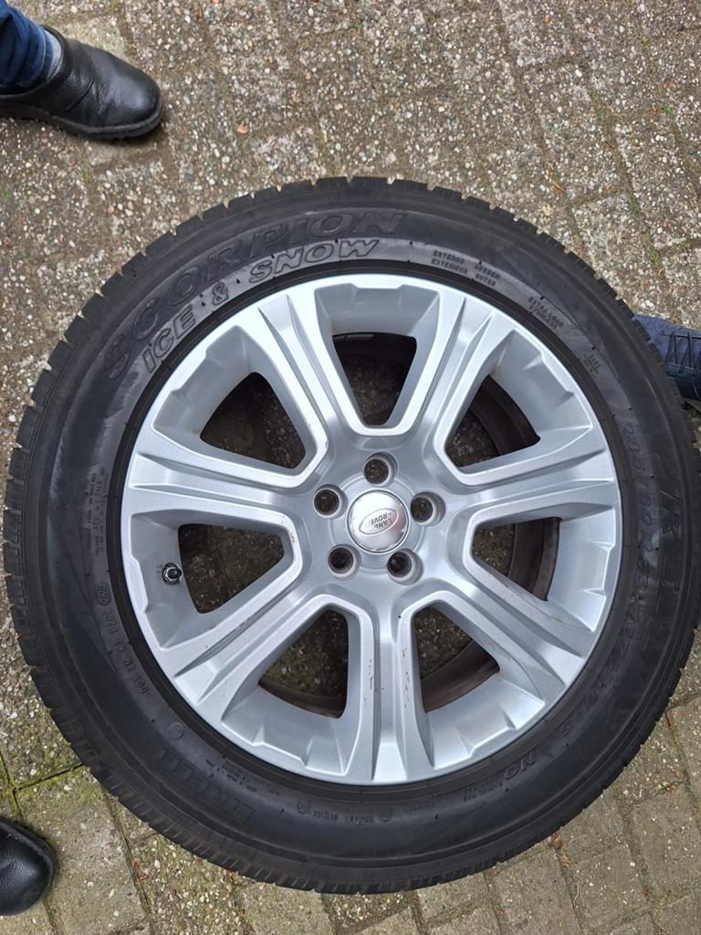 Range Rover Evoque Velgen met Scorpion Ice & Snow Banden, Auto-onderdelen, Ophalen, Banden en Velgen, Winterbanden, Terreinwagen