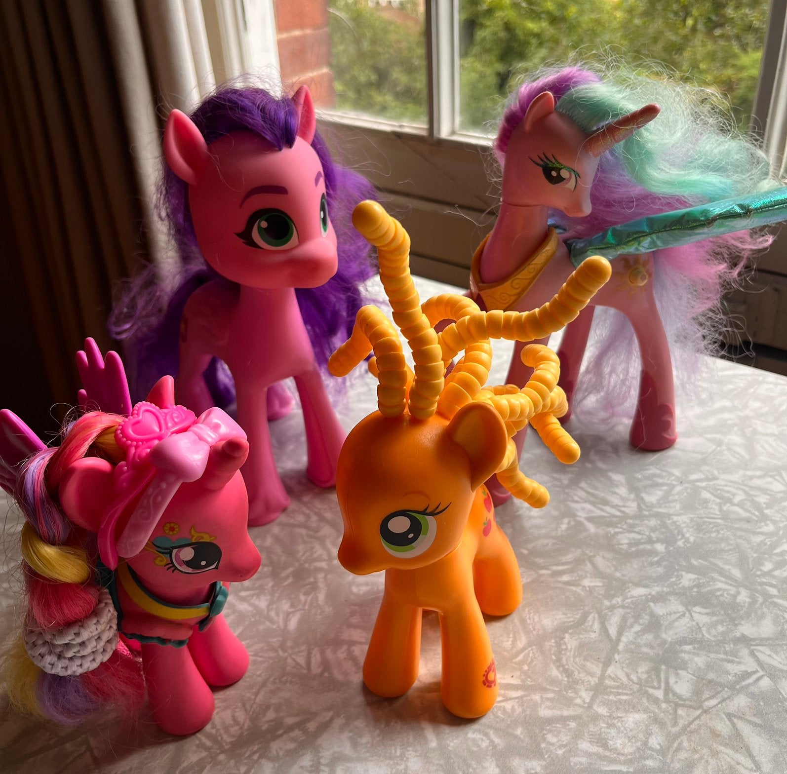 Vier MLP My Little Pony incl pratende Celestia, Ophalen of Verzenden, Zo goed als nieuw