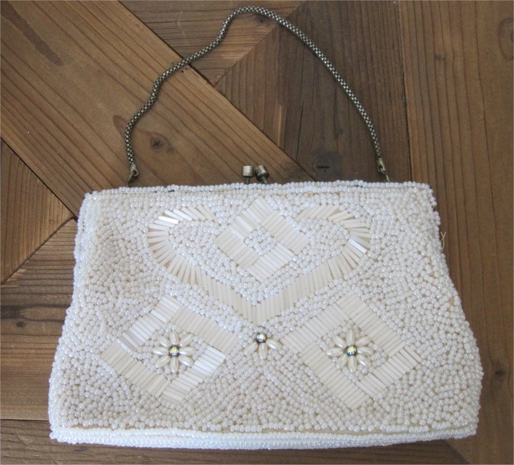 Brocant kralentasje, witte kralen, strass bloemen, Antiek en Kunst, Ophalen of Verzenden