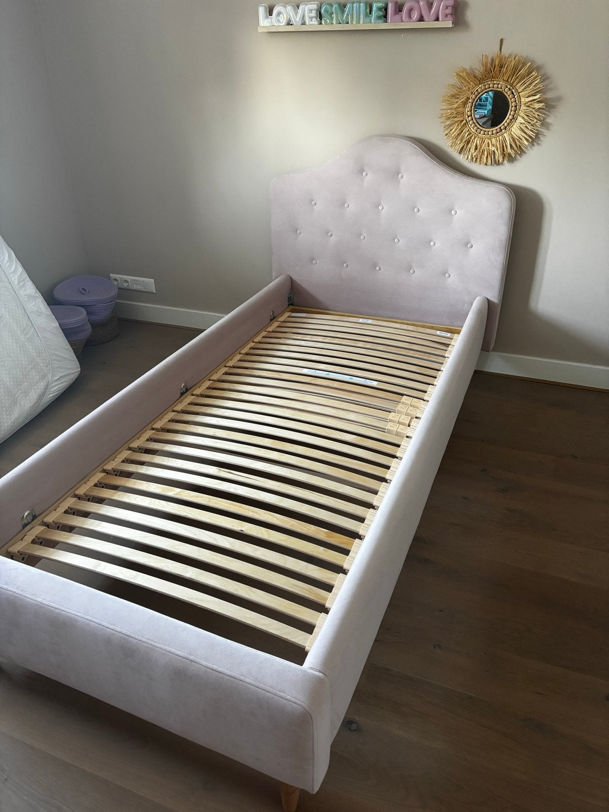 Coming Kids Eenpersoonsbed roze fluweel met lattenbodem, Ophalen, 90 cm, Zo goed als nieuw, 200 cm