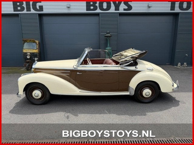 Mercedes-Benz 220 A Cabriolet ( W187 ), Open dak, Achterwielaandrijving, Cabriolet, 4 stoelen