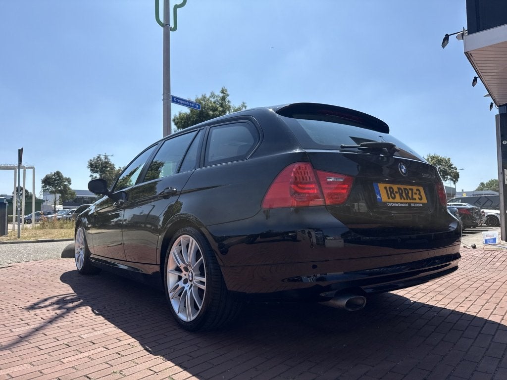 BMW 3 Serie Touring 320d leer navi airco cruise control, Auto's, BMW, Euro 5, Zwart, 4 cilinders, 168 €/maand