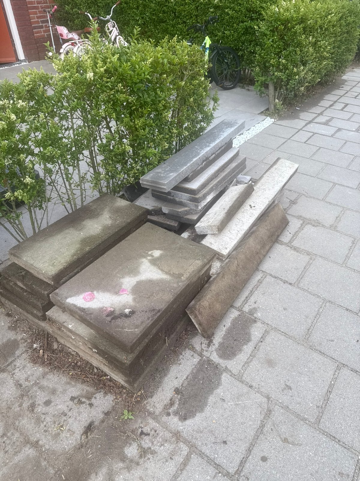 Beton en keramische tegels gratis afhalen, Ophalen, Zo goed als nieuw, Keramiek, Terrastegels