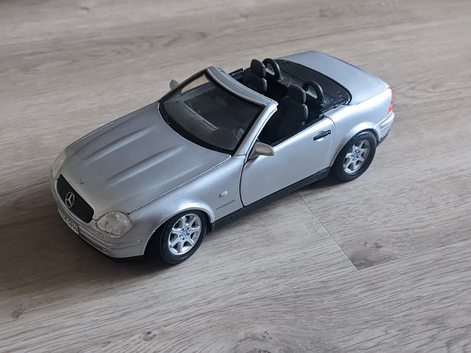 Maisto 1:18 Mercedes Benz SLK 230 Diecast Model, Ophalen of Verzenden, Zo goed als nieuw, Auto, Maisto